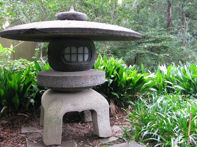 Tìm hiểu về đèn đá Nhật Bản, đèn đá sân vườn (CHI TIẾT NHẤT)