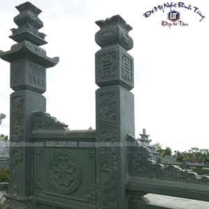 Cột đá xanh rêu 02