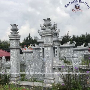 Cột đá ghi sáng 01