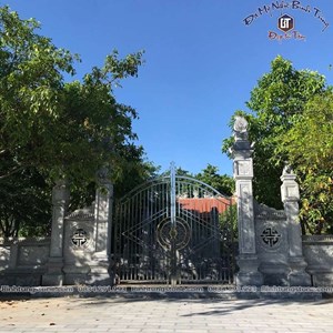 Cổng đá xanh đen 06