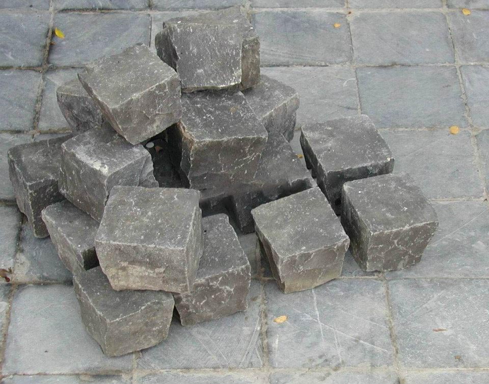 đá cubic xanh đen